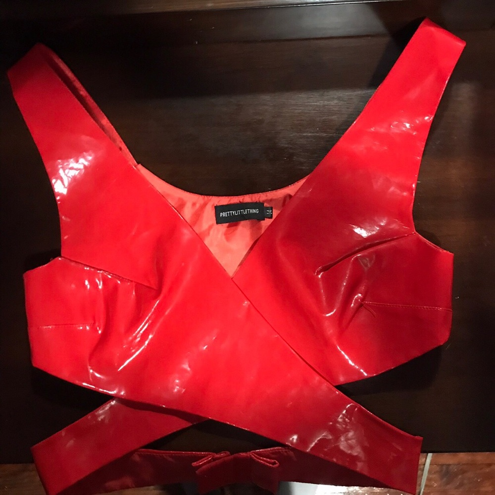 🔥 Prettylittlething RED Vinyl Crop Top !!!! 🔥